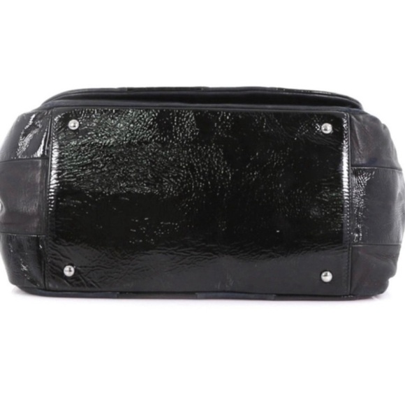 CHANEL Black lambskin and patent quilted leather CHANEL Brooklyn Bag "Retired" - Picture 14 of 16